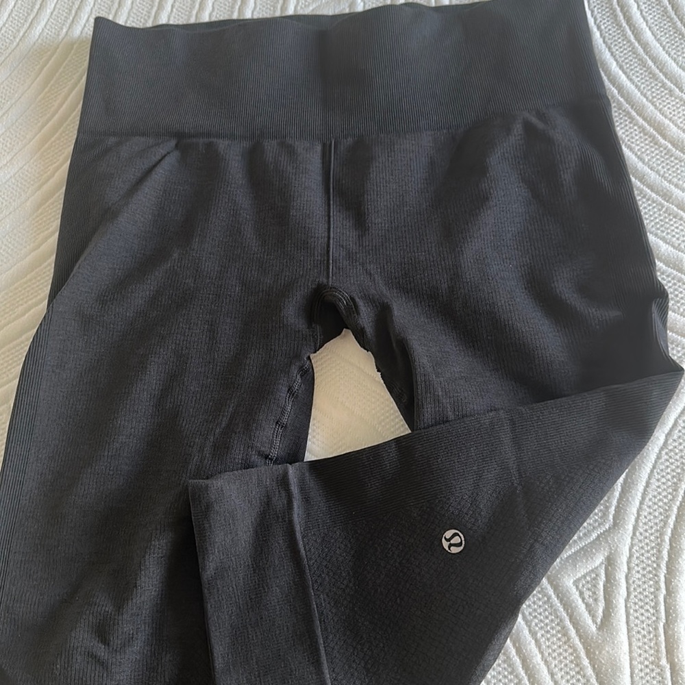 Lululemon cropped yoga pants